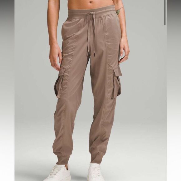 Lululemon Dance Studio Relaxed-Fit Mid-Rise Cargo Jogger - Picture 8 of 9